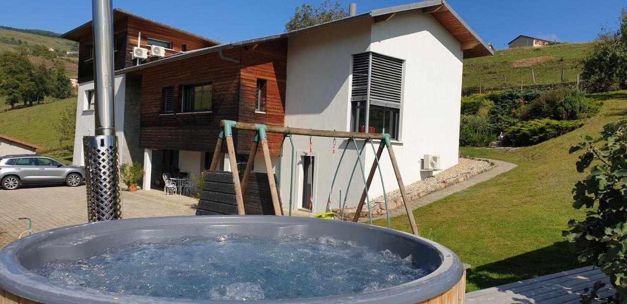 Domaine De La Rue De La Tour Acomodação com café da manhã Valsonne Exterior foto