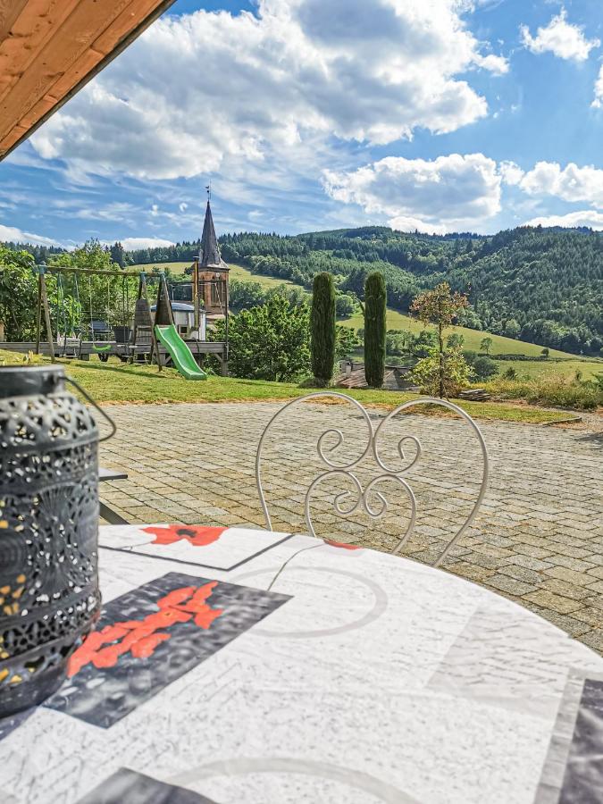 Domaine De La Rue De La Tour Acomodação com café da manhã Valsonne Exterior foto